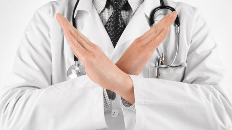 'Кечиктириб бўлмайдиган тиббий ёрдам кўрсатишни рад этганлик учун жарима белгиланди'ning rasmi