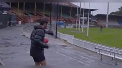 'Futbolchining zarbasidan so`ng to`pni yashin urdi (Video)'ning rasmi