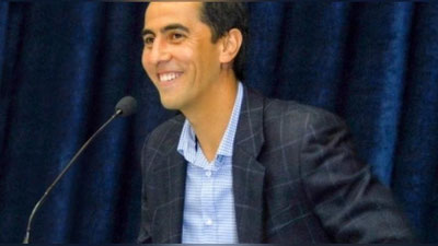 Изрображение 'Студенты Юридического университета пообщались с Равшаном Эрматовым на английском языке'