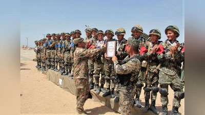 'Shiddatli bahslar: artilleriyachi askarlar g`oliblik uchun kuch sinashdi'ning rasmi