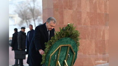 Изрображение 'Глава нашего государства возложил венок к мемориалу “Уркун” в Бишкеке (фото)'