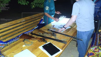 'Chirchiqda vafot etgan qarindoshining uyini tozalayotgan fuqaro 16 kalibrli qurollarni topib oldi'ning rasmi