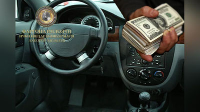 'Marg`ilonda voyaga etmagan shaxs avtomashina salonidan 5.300 AQSh dollari va 1.000.000 so`m pullarni o`g`irladi'ning rasmi