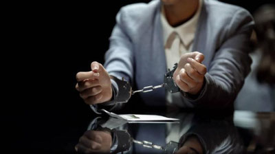 'Turmush o`rtog`i orqali abiturientni ADUga o`qishga kiritmoqchi bo`lgan ayol ushlandi'ning rasmi