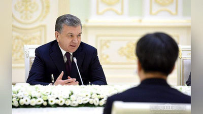 'Ўзбекистон Республикаси Президенти Корея Республикаси Бош вазири ўринбосари, стратегия ва молия вазирини қабул қилди'ning rasmi