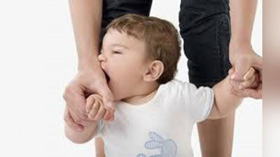 '​Nimaga yosh bolalar ota-onasini uradi?'ning rasmi