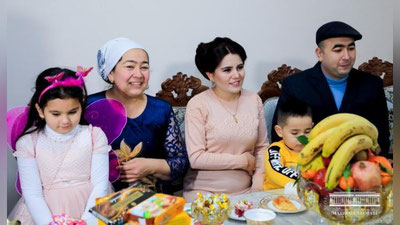 'Andijonda turli sohalarda muvaffaqiyatga erishayotgan 60 ta yosh oilaga yangi uylar topshirildi'ning rasmi