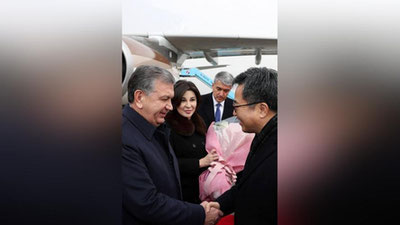 Изрображение 'КАК ВСТРЕТИЛИ ПРЕЗИДЕНТА УЗБЕКИСТАНА С СУПРУГОЙ В СЕУЛЕ (ФОТО, ВИДЕО)'