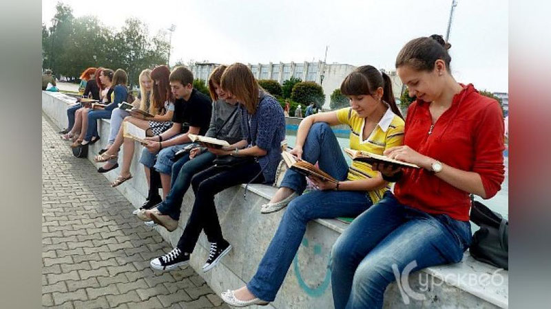 '​HAMDO`STLIKDA 2019 YIL KITOB YILI DEB E`LON QILINDI'ning rasmi