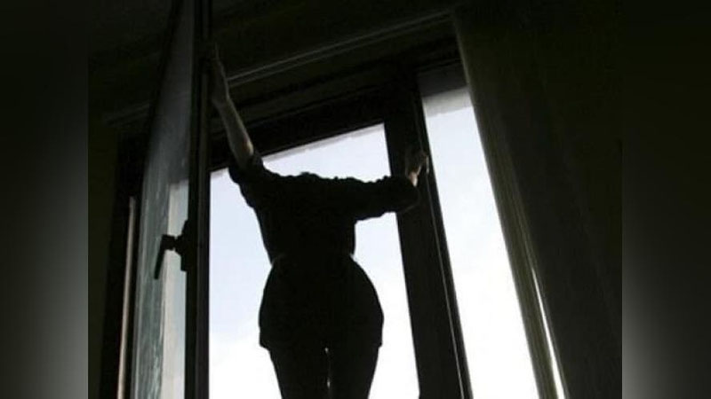 Изрображение 'В Самарканде из окна 9 этажа выбросилась студентка СамГУ (видео)'