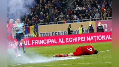 Изрображение 'ЛЕВАНДОВСКИ ПОСТРАДАЛ ОТ ПЕТАРДЫ В МАТЧЕ ОТБОРА ЧМ-2018 С РУМЫНИЕЙ (ВИДЕО)'
