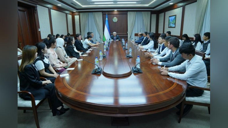 'Jurnalist-talabalar bilan uchrashuv o`tkazildi'ning rasmi