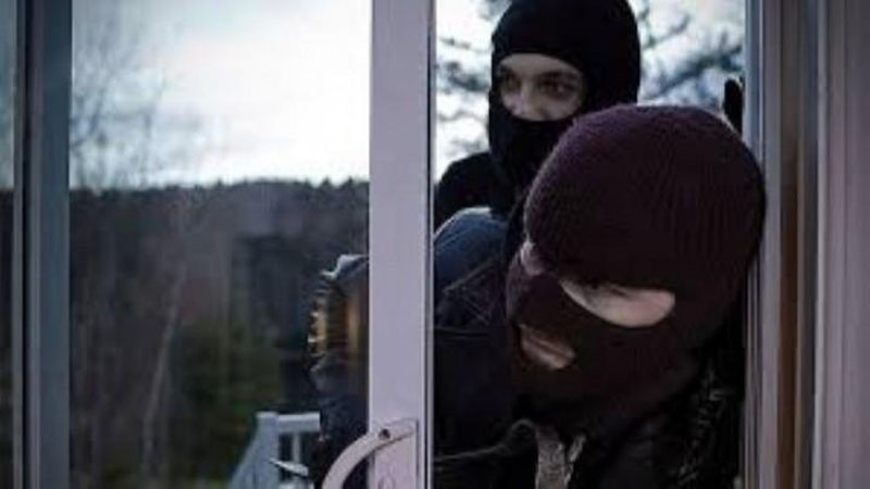 'Jizzaxda niqob taqqanlar xonadon qizlariga pichoq tirab, qo`rqitishib tunab ketishdi. Bosmachi sobiq kuyov bo`lib chiqdi'ning rasmi