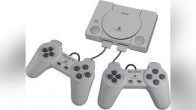 'Ota o`g`lining “ikki” bahosi uchun PlayStation 4 ni pachoqlashga majbur qildi (Video) 'ning rasmi