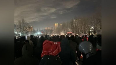 'Astanada Toqaevning qayta saylanishi ortidan namoyishlar avj olib ketdi(video)'ning rasmi