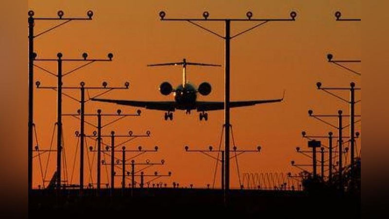 Изрображение 'В пассажирский самолет над США ударила молния'