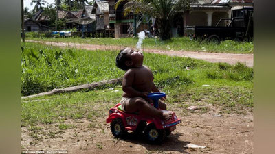 Изрображение 'САМЫЙ ЮНЫЙ КУРИЛЬЩИК В МИРЕ ОТКАЗАЛСЯ ОТ СИГАРЕТ И ПОХУДЕЛ (ФОТО)'