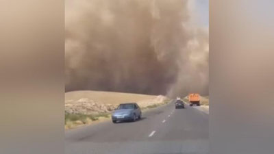 Изрображение 'Впечатляющую пыльную бурю сняли на видео очевидцы на трассе в Самаркандской области'