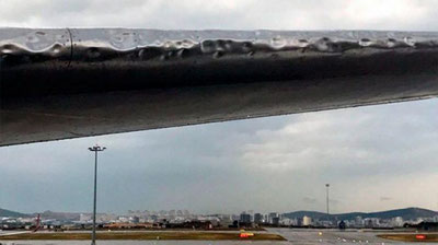 '​ГОЛЬФ КОПТОКЧАСИ ҲАЖМИДАГИ ДЎЛ ИСТАНБУЛ ОСМОНИДА ПАРВОЗ ҚИЛАЁТГАН САМОЛЁТ ОЙНАСИНИ СИНДИРДИ'ning rasmi