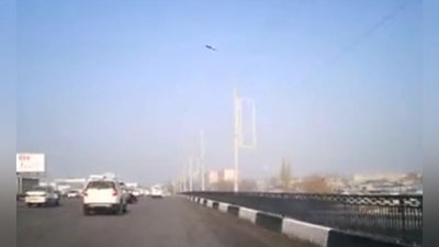 Изрображение 'МОМЕНТ СМЕРТЕЛЬНОГО ДТП НА МОСТУ У РИСОВОГО БАЗАРА ПОПАЛ НА ВИДЕО (18+)'