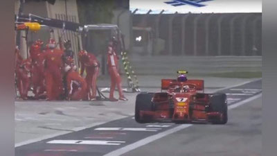 Изрображение 'ПИЛОТ "ФОРМУЛЫ-1" КИМИ РАЙККОНЕН СЛОМАЛ НОГУ СВОЕМУ МЕХАНИКУ (ВИДЕО)'