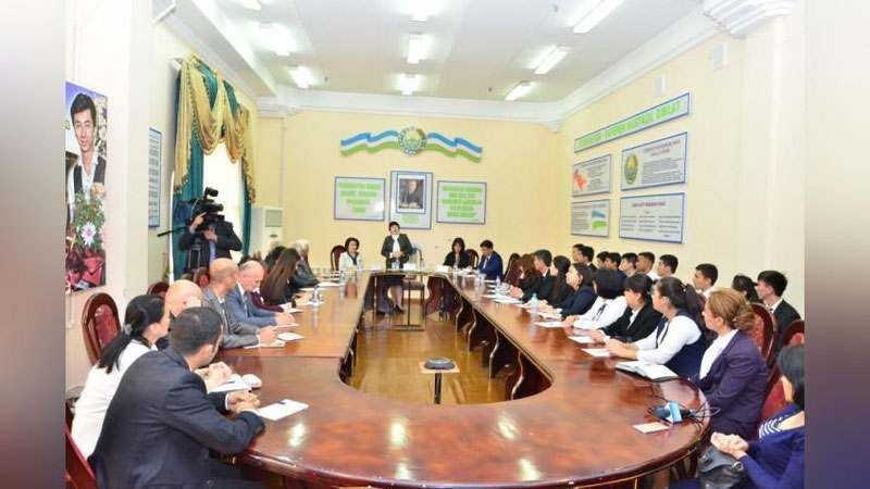 ' TA`LIM MUASSASALARINING DIREKTORLAR KENGAShI JORIY ETILADI(MI)?'ning rasmi