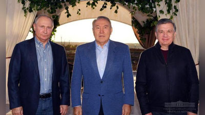 'Video: Putin, Mirziyoev va Nazarboevning norasmiy uchrashuvi 'ning rasmi