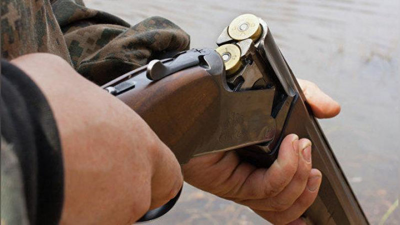 'Rossiyalik erkakning o`q uzishi oqibatida polisiyachi yaralandi'ning rasmi