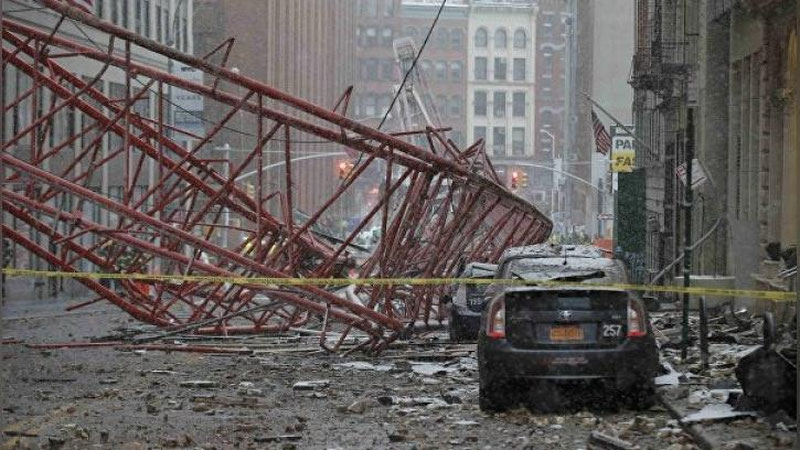 Изрображение 'Из-за падения строительного крана в Нью-Йорке погиб человек'