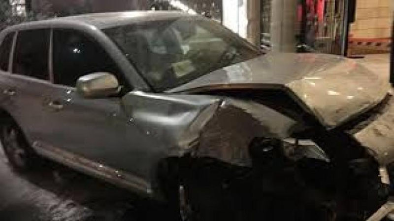 'Остонада маст ҳолатда автомобиль бошқарган полициячи Қозоғистон президенти қароргоҳи устунига бориб урилди'ning rasmi