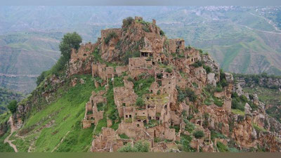 'Dog`istondagi o`rta asr qasri monand qishloq (Video)'ning rasmi