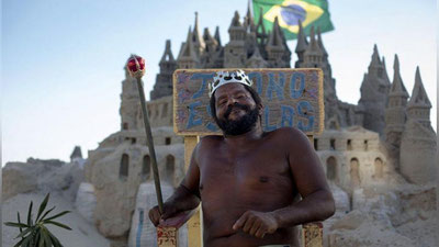 'Braziliyada 22 yildan beri qum-qasrda yashayotgan uysiz odam (Video)'ning rasmi