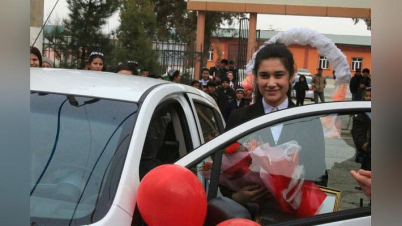 'Ёш китобхонга Президент совғаси топширилди'ning rasmi