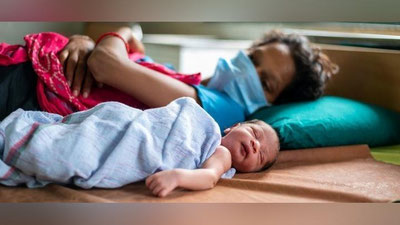 'ЖССТ янги туғилган чақалоқлар ва уларнинг оналарига тиббий хизмат кўрсатиш бўйича тавсияларни ишлаб чиқди'ning rasmi