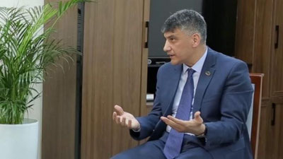 '"Мактабдек боғчани ҳам давлат кафолатида мажбурий қилиш". Алишер Қодиров Конституциясига киритилаётган ўзгаришлар ҳақида гапирди'ning rasmi