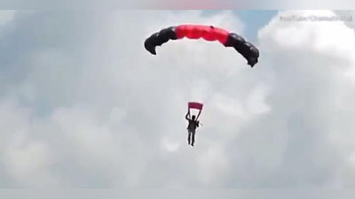 Изрображение 'НА ШРИ-ЛАНКЕ ПАРАШЮТИСТКА НАЛЕТЕЛА НА ЛИНИЮ ЭЛЕКТРОПЕРЕДАЧ (ВИДЕО)'