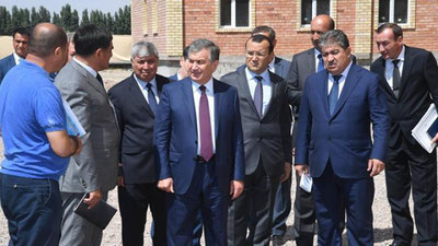 'ШАВКАТ МИРЗИЁЕВ СЕРГЕЛИ ТУМАНИДА ҚУРИЛГАН ЯНГИ УЙЛАРНИ БОРИБ КЎРДИ'ning rasmi