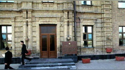 '​ЮРИДИК УНИВЕРСИТЕТГА УКАСИНИНГ ЎРНИГА ҲУЖЖАТ ТОПШИРМОҚЧИ БЎЛГАН АКА ҚЎЛГА ТУШДИ'ning rasmi