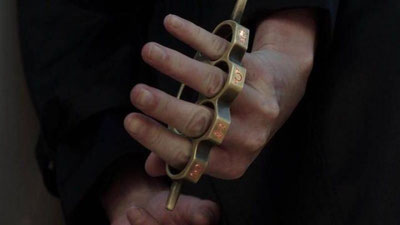 'Navoiyda buyum bozorida kamarga yashirilgan sovuq qurollar aniqlandi'ning rasmi