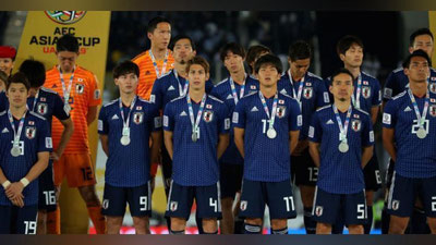 'Finalda mag`lub bo`lgan Yaponiya kiyinish xonasini tozalab ketdi (foto)'ning rasmi