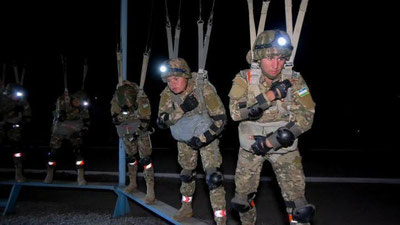 '128 nafar desantchi tungi sakrashni muvaffaqiyatli amalga oshirdi'ning rasmi