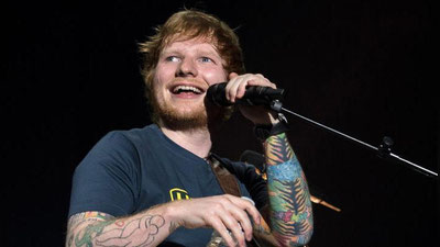 'Ed Shiran “Yulduzlar jangi”da suratga suratga tushmoqda 'ning rasmi