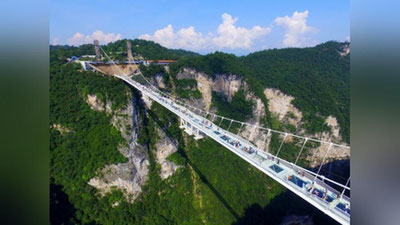 'Xitoyda jahondagi  eng uzun shishali  ko`prik ochildi'ning rasmi