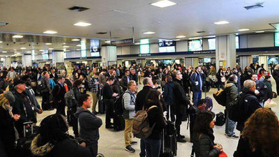 '​Нью-Йоркда йўловчи ташувчи поезд рельсдан чиқиб кетди'ning rasmi