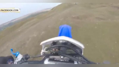 Изрображение 'МОТОЦИКЛИСТ СНЯЛ НА ВИДЕО СВОЕ ПАДЕНИЕ С 15-МЕТРОВОЙ СКАЛЫ'