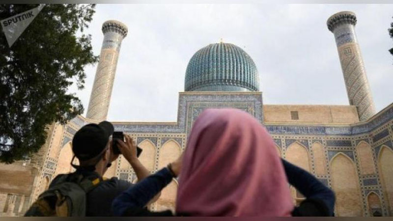 'Indoneziyadan keluvchi musulmon sayyohlar uchun hamyonbop tur paketlar ishlab chiqiladi'ning rasmi