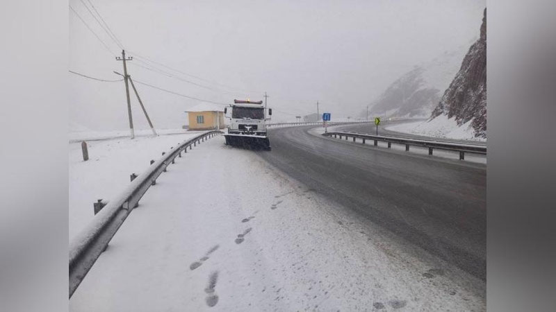 'Қамчиқ довонида ҳаво ҳарорати кескин пасайиши мумкин. Ўзгидромет ҳайдовчиларни огоҳлантирди'ning rasmi