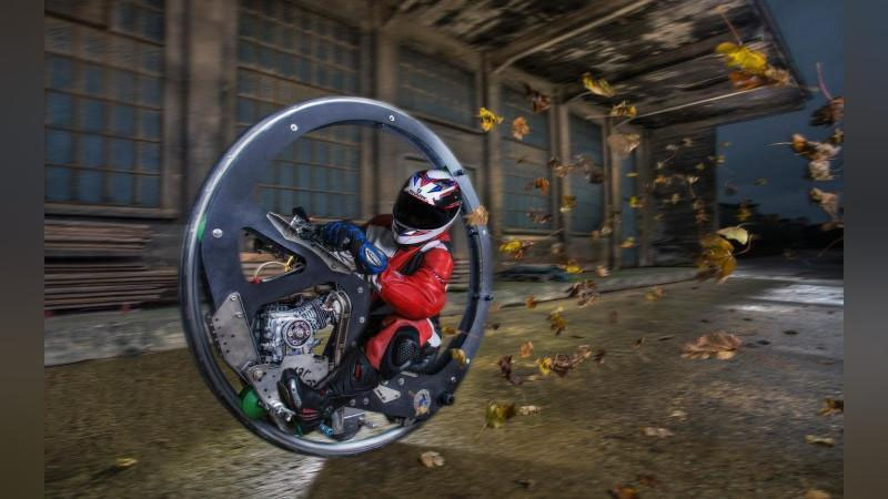 'Eng tez yuruvchi bir g`ildirakli motosikl'ning rasmi