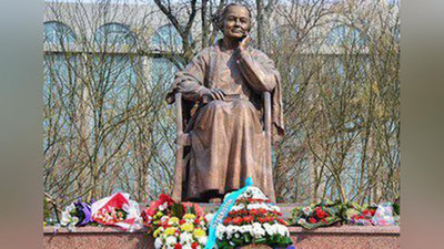 '​Ҳамид Олимжон, Ғафур Ғулом ва Зулфия ҳайкалларининг жойи кўчирилади'ning rasmi