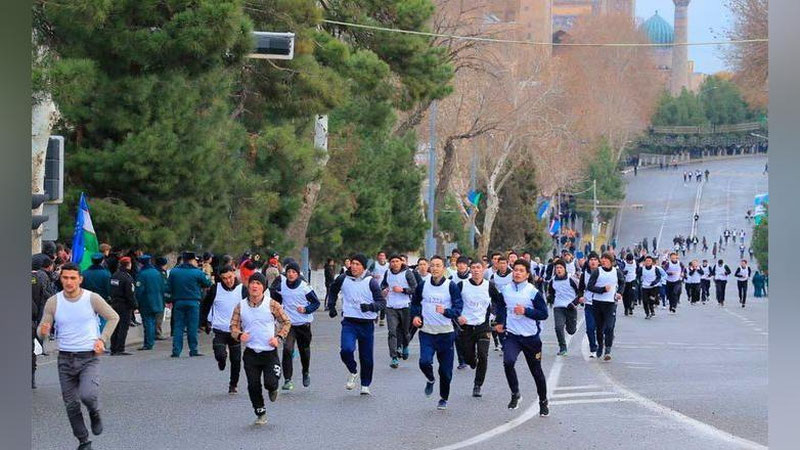 'Registon maydonida yugurish marafoniga start berildi'ning rasmi